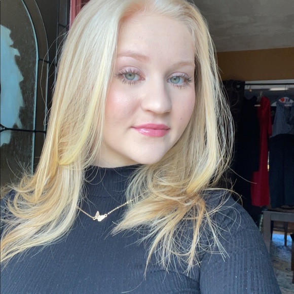 Meet your Posher, Lindsay - Picture 3 of 4